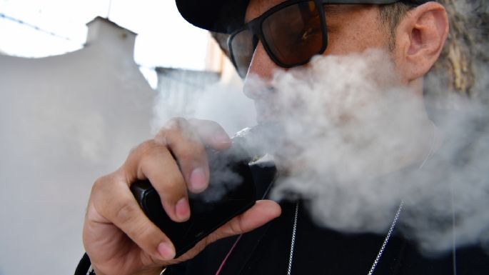 Juez federal admite amparo de tabacalera contra la prohibición de vapeadores