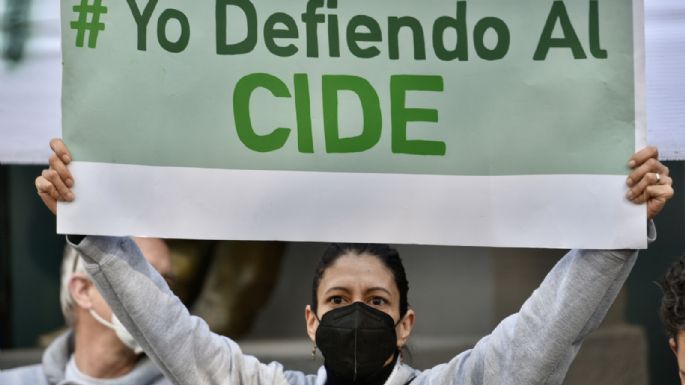 Académicos y reporteros protestan por destitución de coordinadora de maestría de periodismo del CIDE