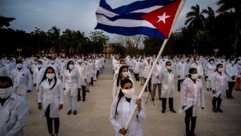 Médicos cubanos en México:  Importar salud de La Habana benefició a empresas ligadas a escándalos
