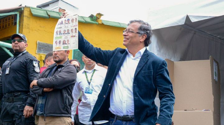 El izquierdista Petro y un multimillonario disputarán la presidencia de Colombia en segunda vuelta