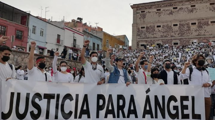 Miles de alumnos marchan en Guanajuato al grito de “¡Ángel no huyó, la Guardia lo mató!”