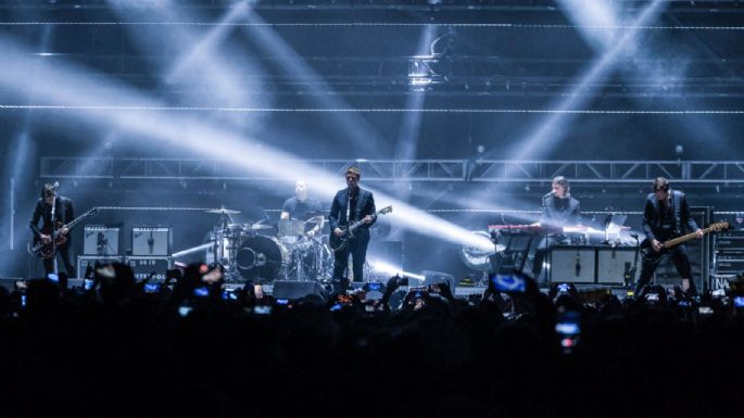 El rock de Interpol hizo vibrar el Palacio de los Deportes en el 20 aniversario de su álbum debut