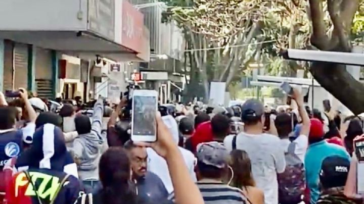 Policías y pepenadores se enfrentan en Guadalajara; 67 detenidos (Videos)