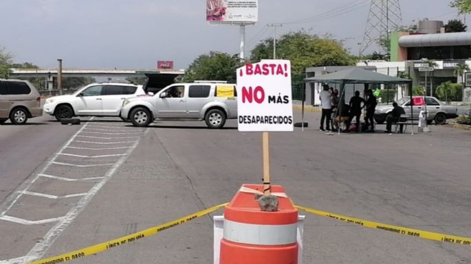 Familiares de dos mujeres secuestradas advierten que seguirán con el bloqueo en Colima