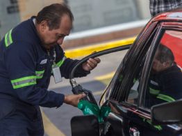 Hacienda reactiva subsidios para gasolinas Magna y Premium, y aumenta el de diésel a 61.80%