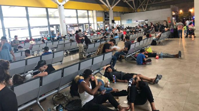 Migrantes varados en Monterrey esperan apoyo para avanzar a la frontera con EU