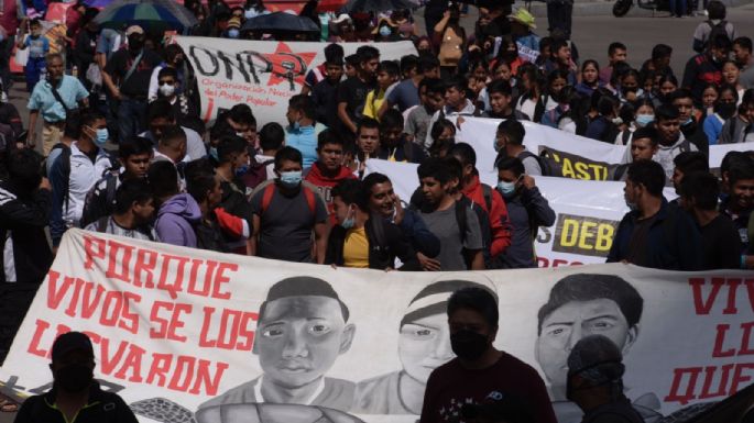 Padres de los normalistas de Ayotzinapa denuncian “desdén” de la SRE