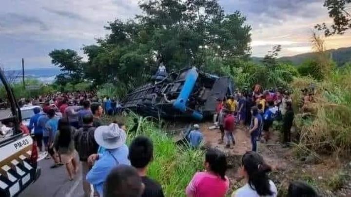 Vuelca autobús con feligreses tabasqueños y deja saldo de 9 muertos y 28 heridos en Chiapas (Video)