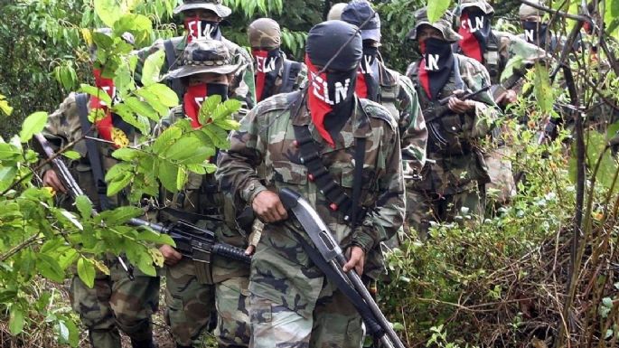 ELN anuncia intención de "avanzar" en un proceso de paz siempre que Petro no haga "más de lo mismo"