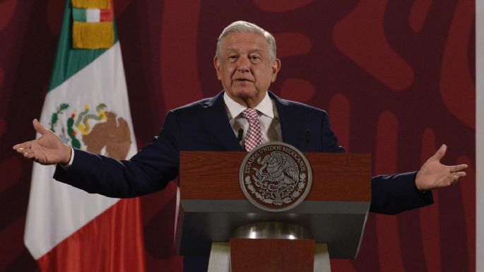 "Twitter, que cada vez se desprestigia más, por eso ya ni lo quieren comprar": AMLO