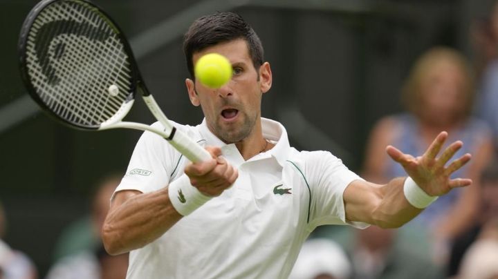 Djokovic hace historia con debut triunfal en Wimbledon