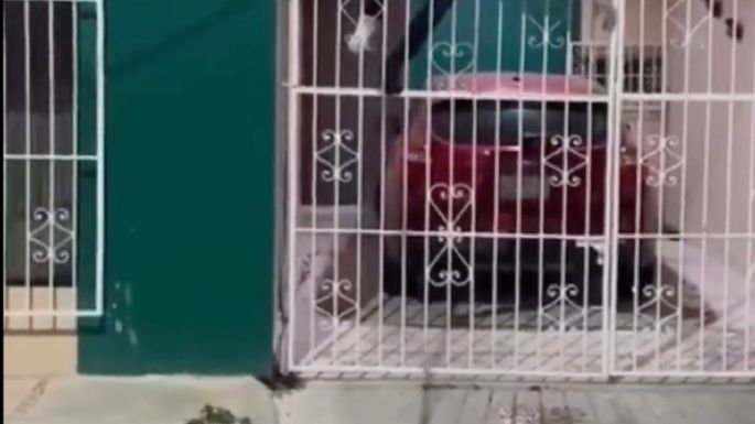 Presunto ladrón queda insertado en la reja de una casa en Campeche (Video)