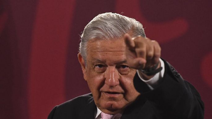 Dinero de sobornos a García Luna "iba a Los Pinos": AMLO