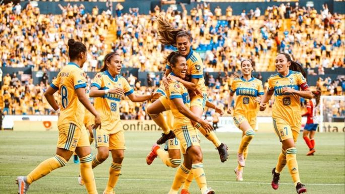 Roberto Medina deja de ser el entrenador de Tigres Femenil