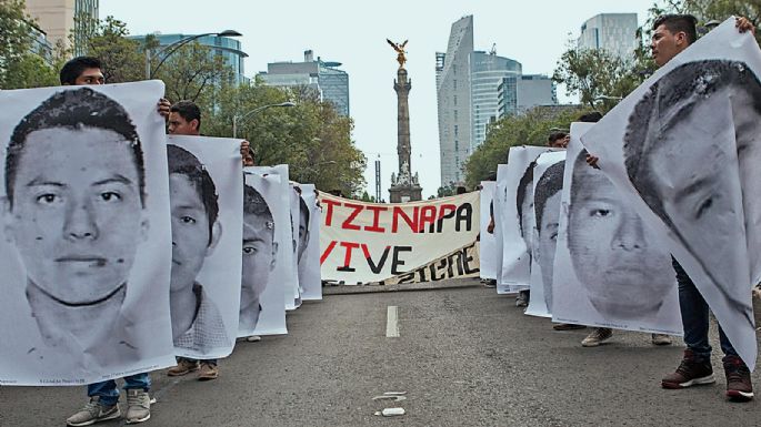 AMLO asegura que caso Ayotzinapa no está cerrado, insistirán en extradición de Tomás Zerón de Lucio