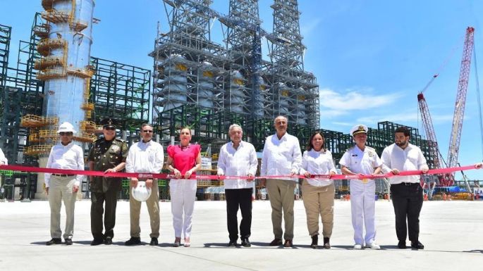 AMLO inaugura la primera etapa de la refinería de Dos Bocas; "un sueño convertido en realidad", dice