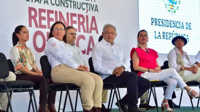 En Dos Bocas, AMLO presume reducción de delitos y crecimiento de la economía