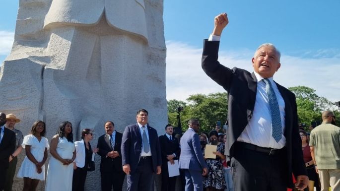 "Sí se puede llevar a cabo una transformación": AMLO a migrantes en memorial de Martín Luther King