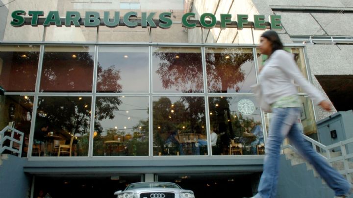 Empleados de Starbucks temen que deje de pagar cirugías de reasignación de género