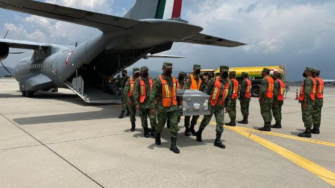 México inicia repatriación de migrantes fallecidos en tráiler de Texas; se prevén dos vuelos más