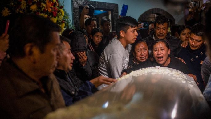 Inician funerales por migrantes muertos en tráiler abandonado en Texas