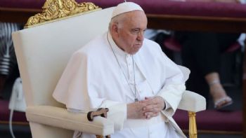 Papa Francisco no pretendía ofender al decir que hay "mucho mariconeo" en los seminarios: Vaticano