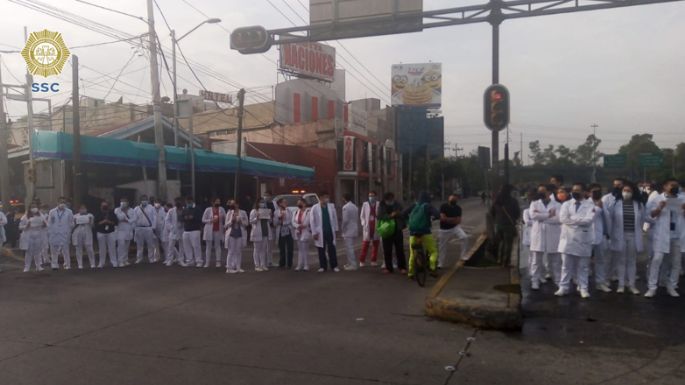 Protesta de batas blancas: exigen liberación de anestesióloga del hospital La Raza