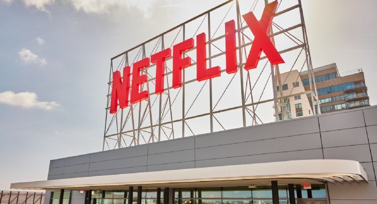 Netflix compra Warner Bros por 82 mil 700 millones de dólares