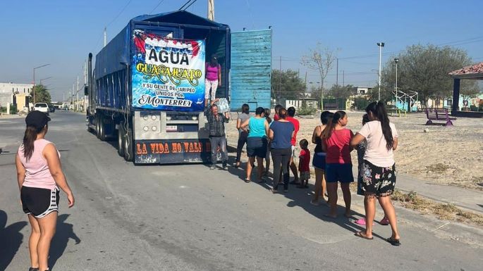 En un jaripeo de Guanajuato recolectan agua embotellada para ayudar a Nuevo León