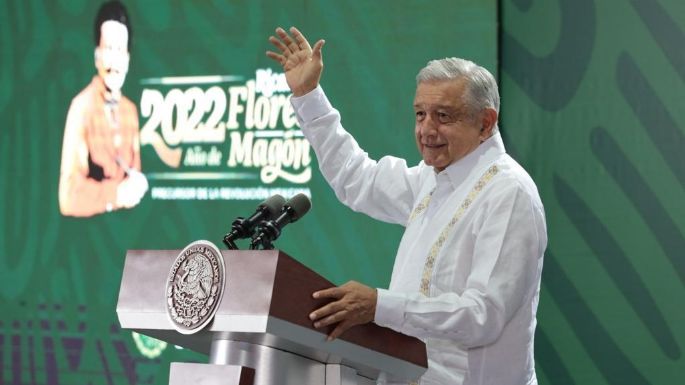 AMLO a críticos de su defensa a Pemex y CFE: “Entre más sabiondos, más traidores a la patria"