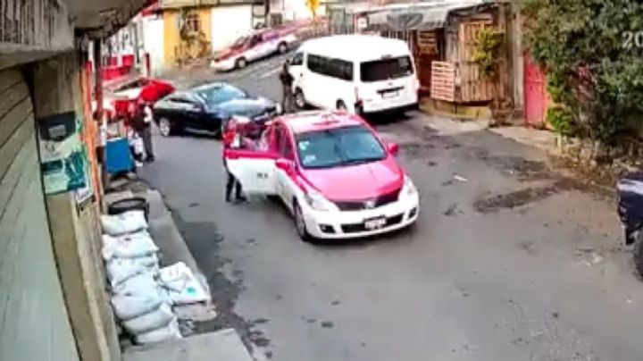 Automovilista confunde los pedales y atropella a mujer que bajaba de un taxi en la CDMX (Video)