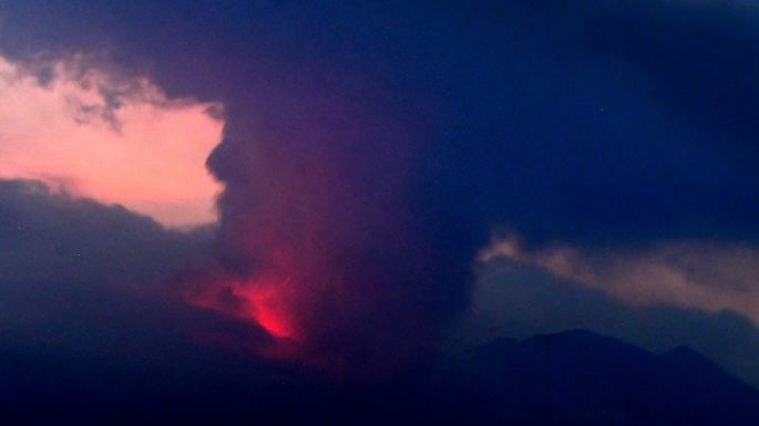 Japón declara la alerta máxima por la erupción del volcán "Sakurajima"