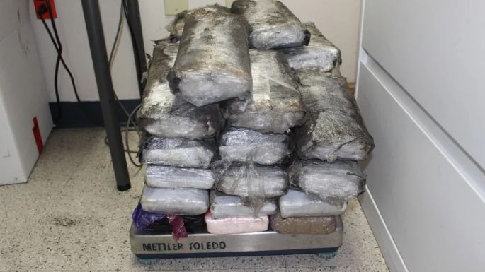 Dos tractocamiones con una tonelada de cocaína fueron asegurados en la CDMX