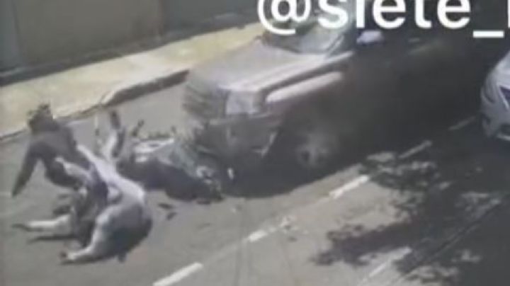 Conductor atropella dos veces a ladrones en la colonia San José Insurgentes; le robaron 100 mil pesos (Video)