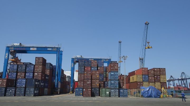 México registra déficit comercial de 2 mil 12 mdd en octubre: Inegi