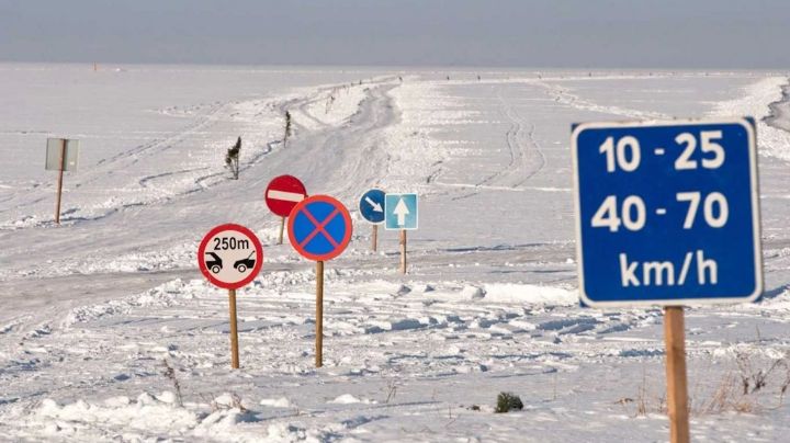 Ruta de hielo en Estonia; única carretera del mundo donde está prohibido el cinturón de seguridad