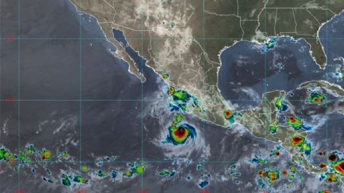 El Huracán Bonnie se debilita y se aleja de México