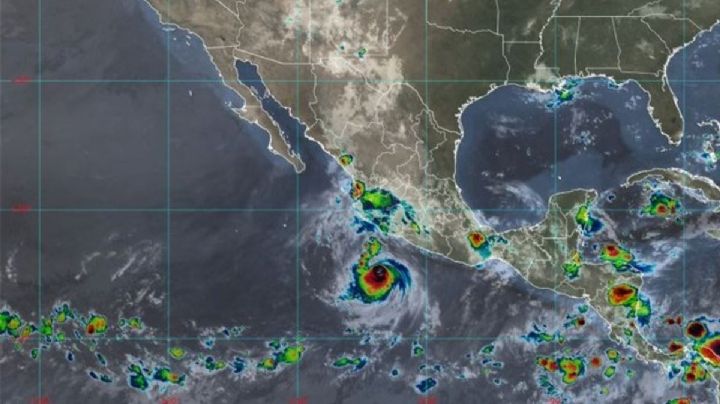 Huracán Bonnie se fortalece frente a México, pero se adentra en el mar