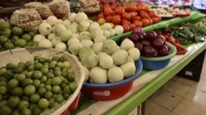 Jitomate, pollo y huevo entre los productos que impulsaron la inflación a 8.76% en la primera quincena