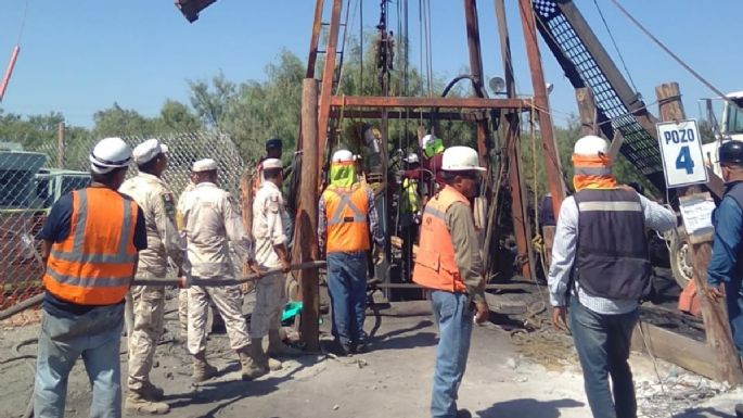 Rescate de mineros en Coahuila: Buzo del Ejército realiza inmersión en pozo