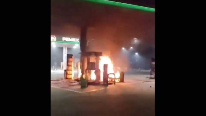 La violencia ahora alcanza a Michoacán: comando incendia gasolinería en Zitácuaro (Videos)