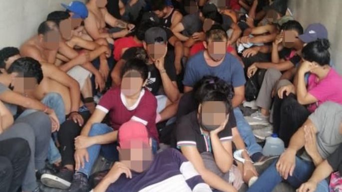 Policía asegura tráiler y rescata a 127 migrantes de Nicaragua en carretera de Coahuila