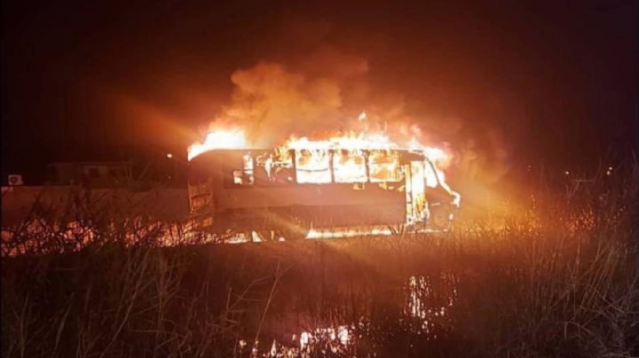 Baja California: incendian dos camiones y cuatro autos con bombas molotov