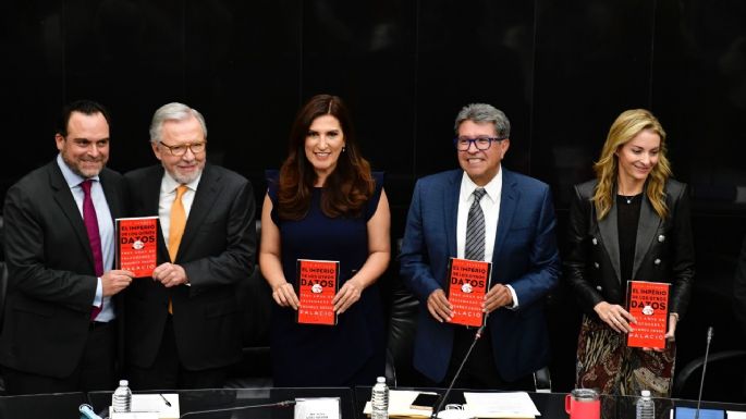 En el Senado, Monreal participa en presentación de libro sobre las “mentiras” de AMLO