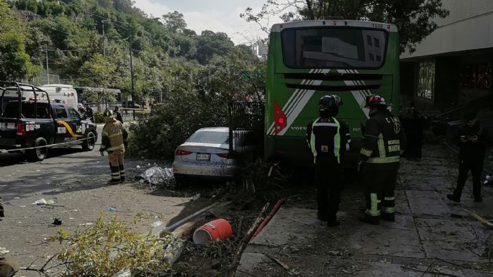 Camión de RTP embiste autos y atropella a vendedor en triciclo en Santa Fe; mueren 2