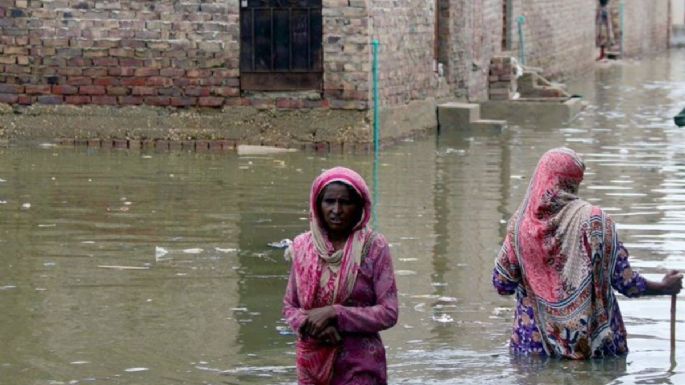 Pakistán declara estado de emergencia nacional tras confirmar casi mil fallecidos por inundaciones