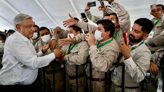 AMLO pide a electricistas de Chiapas "hacer patria" para llevar internet a todos