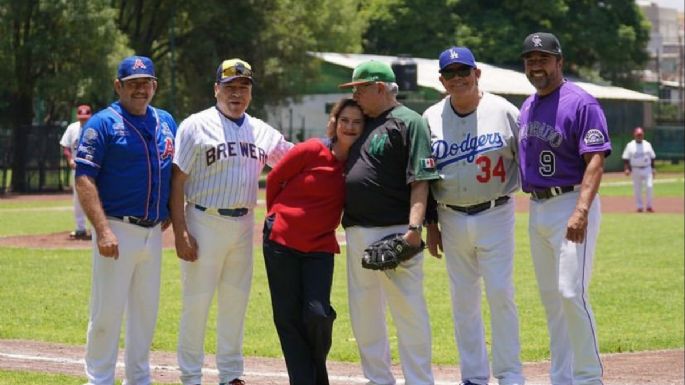 AMLO presume juego con Valenzuela, Higuera, Vinny y “Chito” Ríos; asiste Gutiérrez Müller (Video)