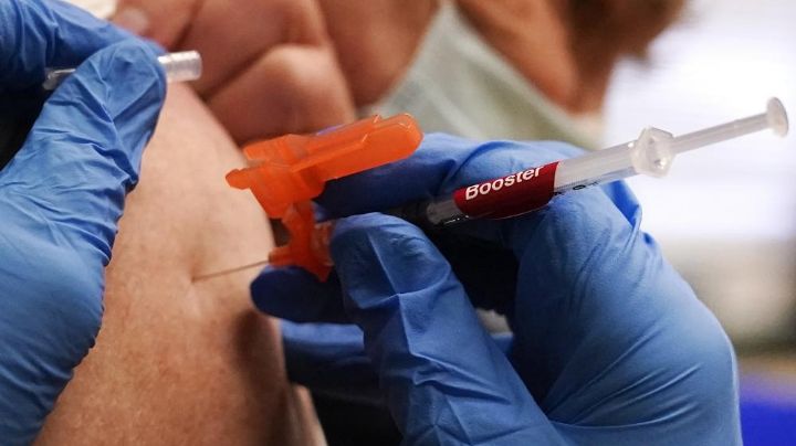 Estados Unidos autoriza refuerzos de vacuna contra covid-19 enfocados en nuevas variantes