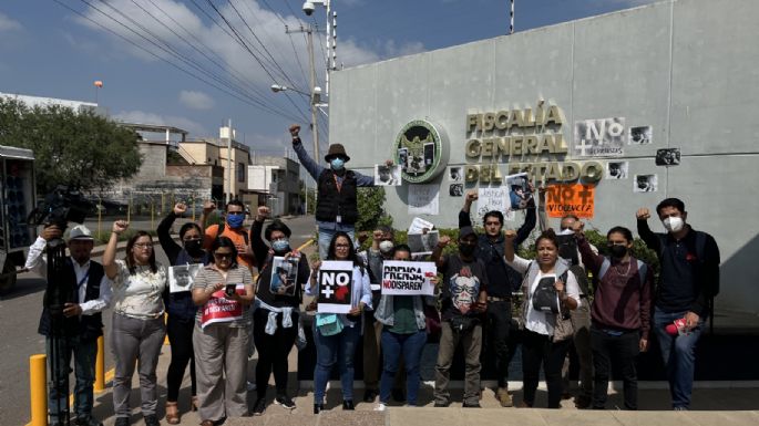 Frente a la Fiscalía de Guanajuato, periodistas exigen justicia por el crimen de Ernesto Méndez